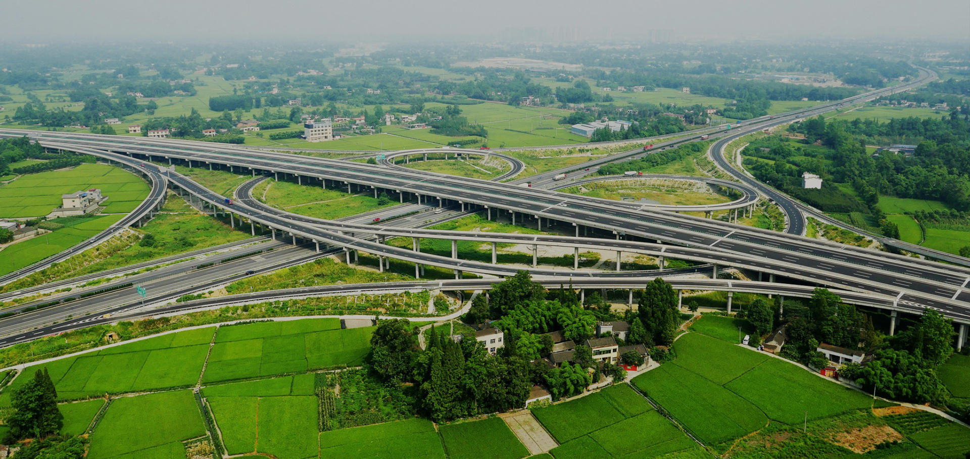 以百年基业为梦，以群策之力铸帆，建一项工程，竖一座丰碑